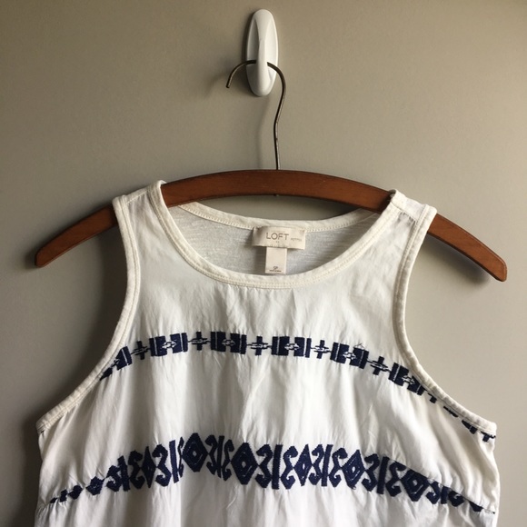 ⚪ LOFT embroidered tank top - Picture 3 of 16